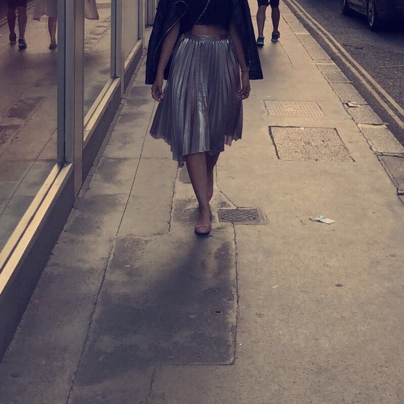 Bershka silver metallic skirt - Picture 2 of 2